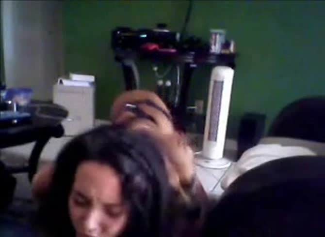 Video :Amateur webcam beastie gal got fucked by black dog